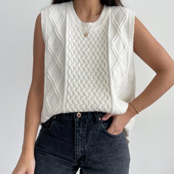 Talbots cable knit sleeveless sweater vets in cream white - Picture 4 of 10